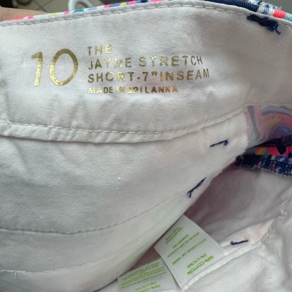 Lilly Pulitzer women’s stretch shorts. - Picture 3 of 3